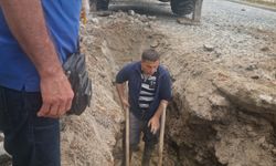 EKİPLER, SU HATTI PATLAMASINA MÜDAHALE EDİYOR