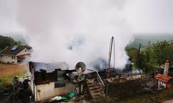 SİNOP’TA AHŞAP EV YANARAK KULLANILAMAZ HALE GELDİ