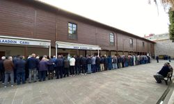 SİNOP’TA ÇÖP KAMYONUNUN ÇARPTIĞI YAŞLI KADIN SON YOLCULUĞUNA UĞURLANDI