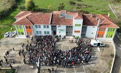 SİNOP'TA TRAFİK KAZASINDA ÖLEN ÖĞRETMEN İÇİN GÖREV YAPTIĞI OKULDA TÖREN DÜZENLENDİ