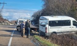 SİNOP’TA MİNİBÜS YOLDAN ÇIKTI