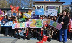 SİNOP’TA 23 NİSAN HEYECANI SOKAKLARA TAŞTI