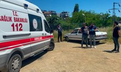 SİNOP'TA KORKUTAN OLAY: OTLUK ALANDAKİ OTOMOBİLDEN YARALI ÇIKTI