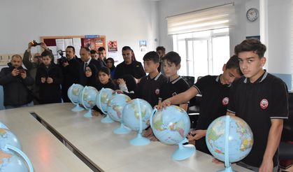 SİNOP’TA ÖĞRENCİLERE 'MODEL KÜRE' DAĞITILDI