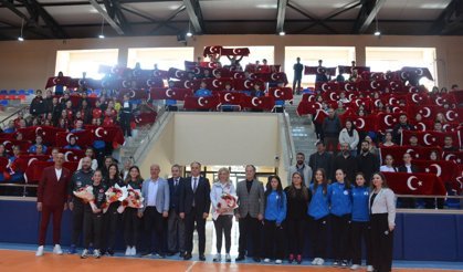 KADIN MİLLÎLER SİNOP’TA ÖĞRENCİLERLE BULUŞTU