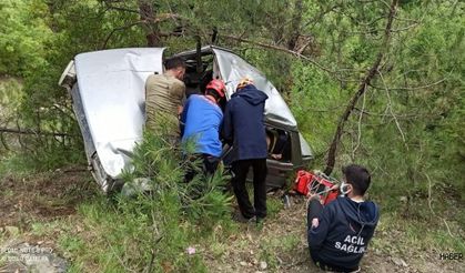 Virajı alamayan otomobil 80 metrelik uçurumdan yuvarlandı: 1 ölü
