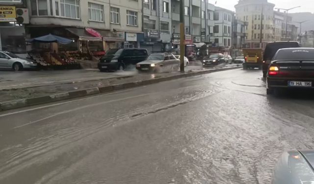 BOYABAT'TA SAĞANAK YAĞIŞ SELİ BERABERİNDE GETİRDİ