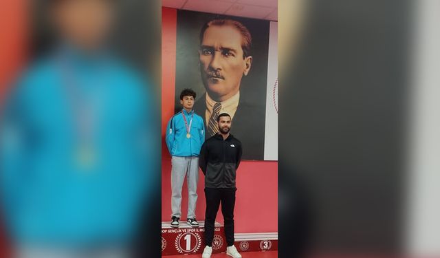 SİNOPLU ÖĞRENCİ KÖK, MASA TENİSİ TURNUVASINDA BİRİNCİ OLDU