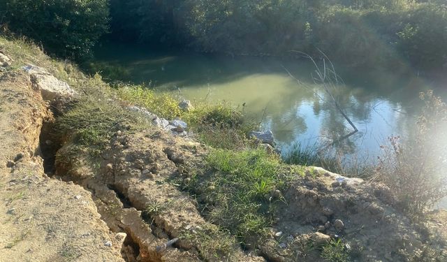 SİNOP’TA GÖÇÜK YOL MÜDAHALE BEKLİYOR
