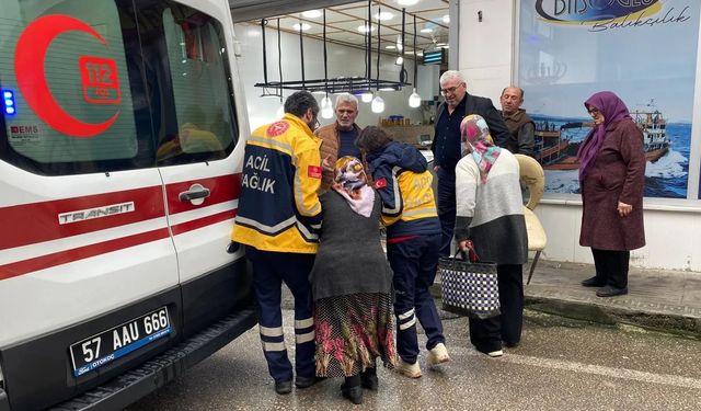 KALDIRIMA TAKILIP DÜŞEN KADIN HASTANEYE KALDIRILDI