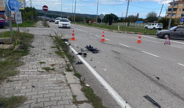 SİNOP’TA FECİ KAZA: MOTOSİKLET SÜRÜCÜLERİ YARALANDI