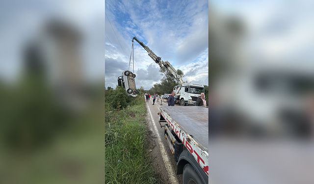 SİNOP'TA KONTROLDEN ÇIKAN OTOMOBİL TAKLA ATTI