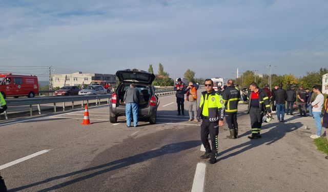 SİNOP'TA OTOMOBİL TRAKTÖRE ARKADAN ÇARPTI: 2 YARALI