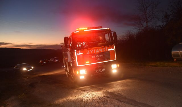 BAHÇEDE PLASTİK KABLO YAKTI, EKİPLERİ HAREKETE GEÇİRDİ