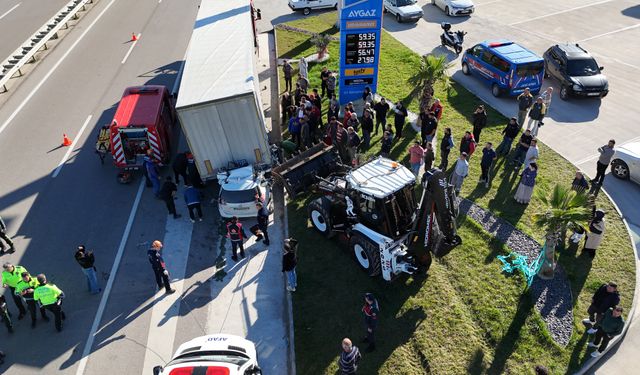 OTOMOBİL TIRIN ALTINA GİRDİ: ÖZEL EĞİTİM ÖĞRETMENİ HAYATINI KAYBETTİ