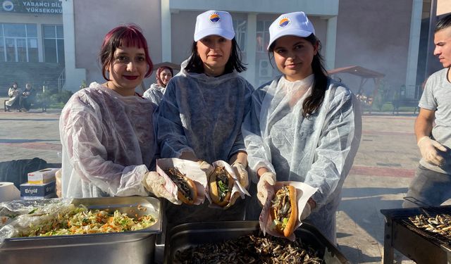 SİNOP ÜNİVERSİTESİ’NDE HAMSİ ŞENLİĞİ