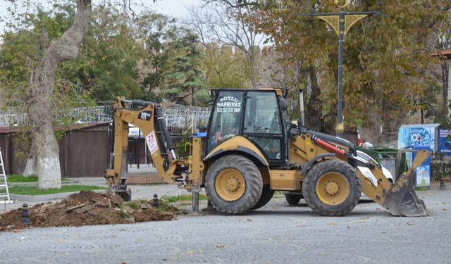 UĞUR MUMCU MEYDANI’NDA KALDIRIM ÇALIŞMALARI