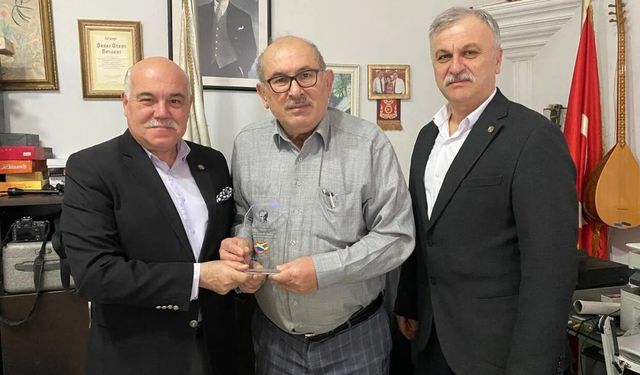 THK SİNOP ŞUBESİ’NDEN OSMAN AKSU’YA TEŞEKKÜR PLAKETİ