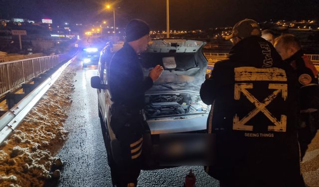 SİNOP'TA SEYİR HALİNDEKİ HAFİF TİCARİ ARAÇ ALEV ALDI