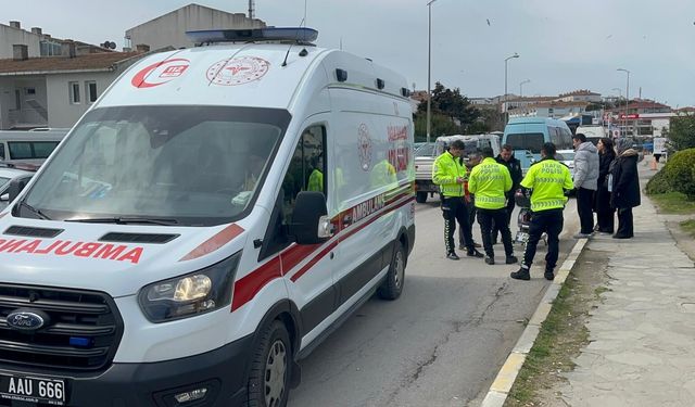 SİNOP'TA OTOMOBİL İLE MOTOSİKLET ÇARPIŞTI:2 YARALI