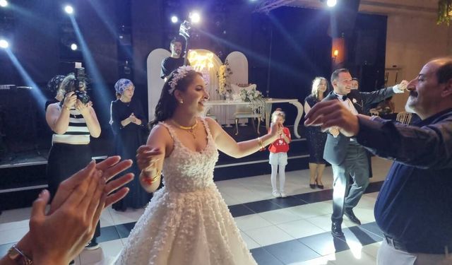 ELVER VE MERİÇ AİLELERİNİN MUTLU GÜNÜ: OĞUZCAN İLE KÜBRA HAYATLARINI BİRLEŞTİRDİLER