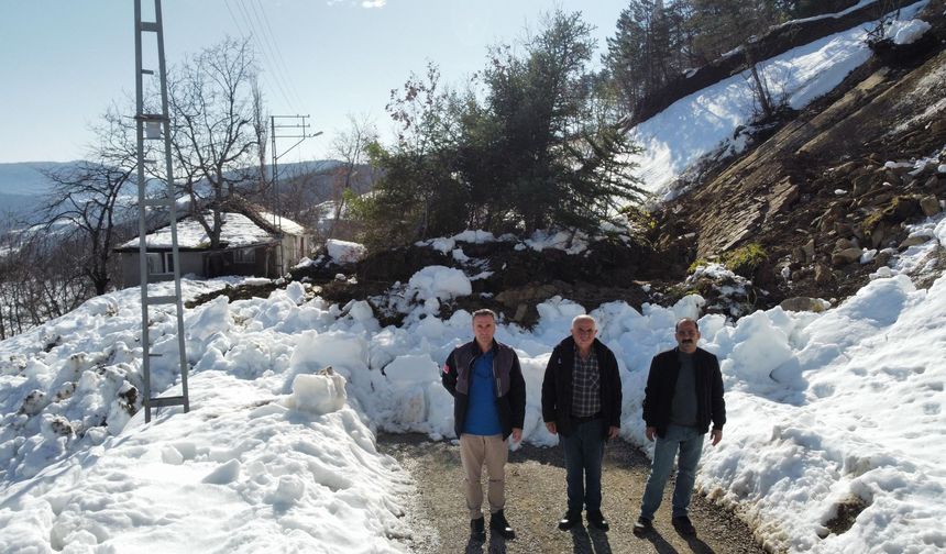 SİNOP’TA YOLU KAPATAN HEYELAN HAVADAN GÖRÜNTÜLENDİ