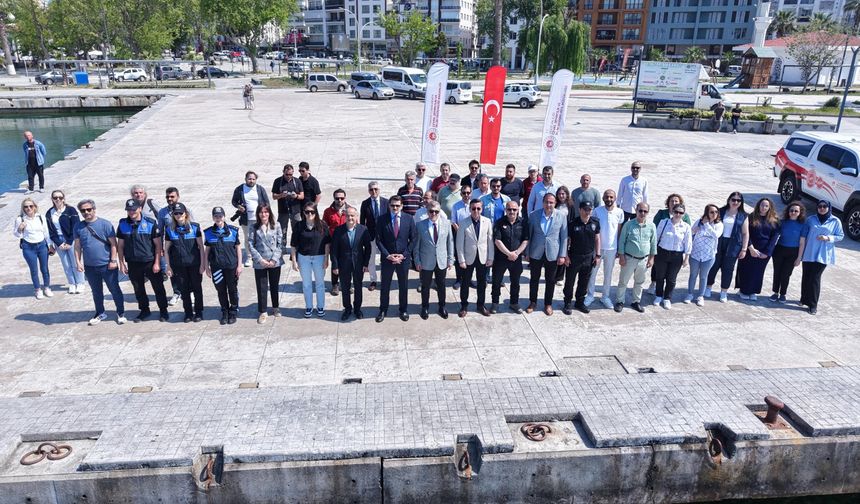 KARADENİZ’DEN ATIK MALZEMELER ÇIKARILDI