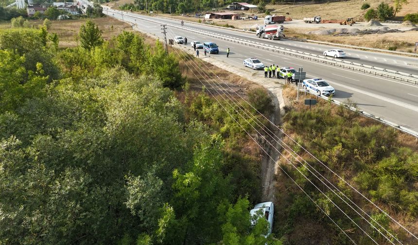 SİNOP’TA KOVALAMACA KAZAYLA BİTTİ:2 YARALI