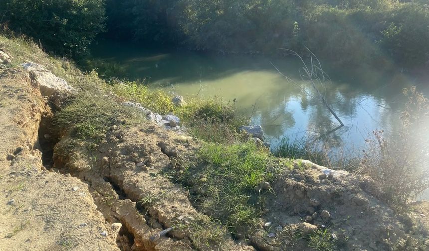 SİNOP’TA GÖÇÜK YOL MÜDAHALE BEKLİYOR