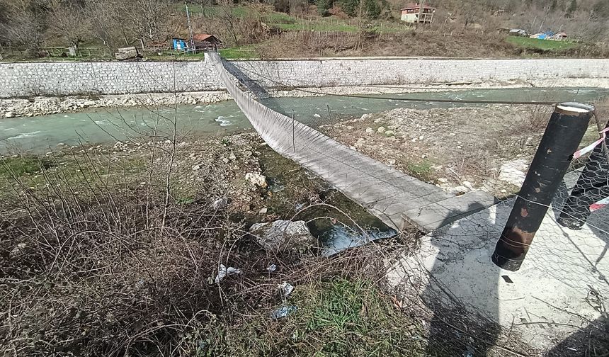 SİNOP’TA ASMA KÖPRÜ TERS DÖNDÜ: 2 YARALI