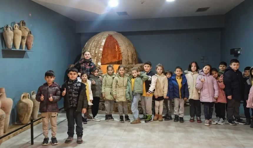 SİNOP'TA MİNİK ÖĞRENCİLER MÜZEDE KEŞFE ÇIKTI