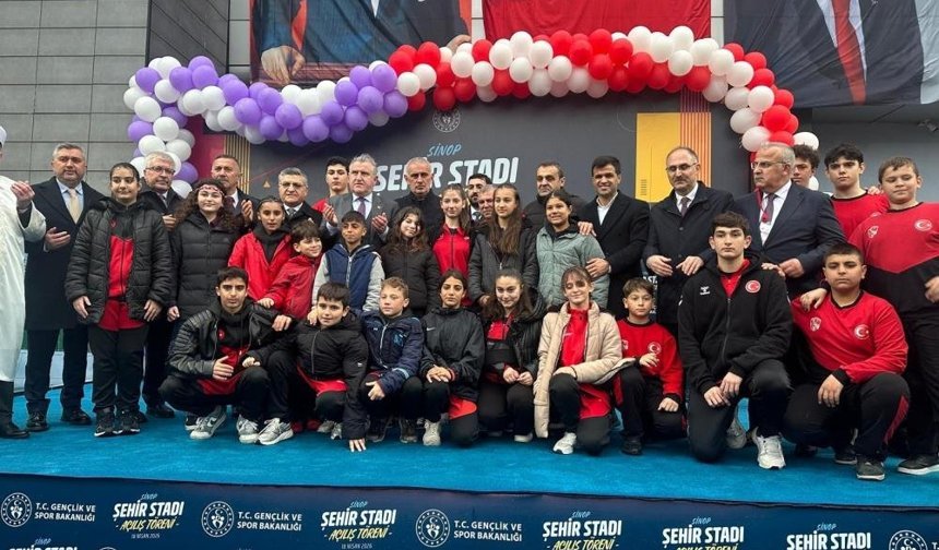 SİNOP ŞEHİR STADI'NIN AÇILIŞI YAPILDI