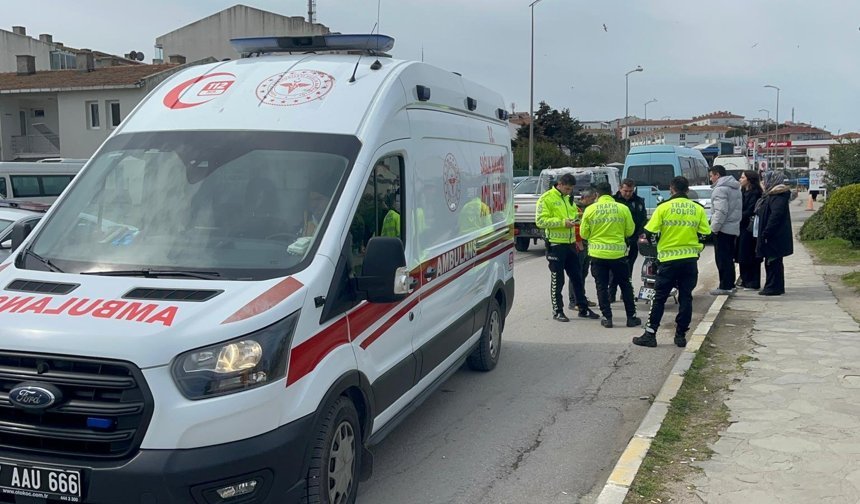 SİNOP'TA OTOMOBİL İLE MOTOSİKLET ÇARPIŞTI:2 YARALI