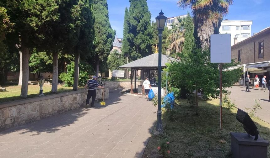 TARİHİ CAMİNİN AVLUSU YAZ SEZONUNA HAZIRLANDI