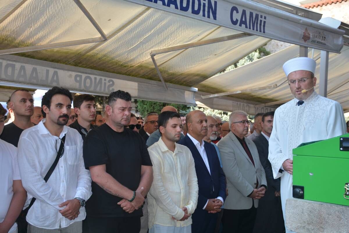 AYŞEN GÜL DUALARLA SON YOLCULUĞUNA UĞURLANDI